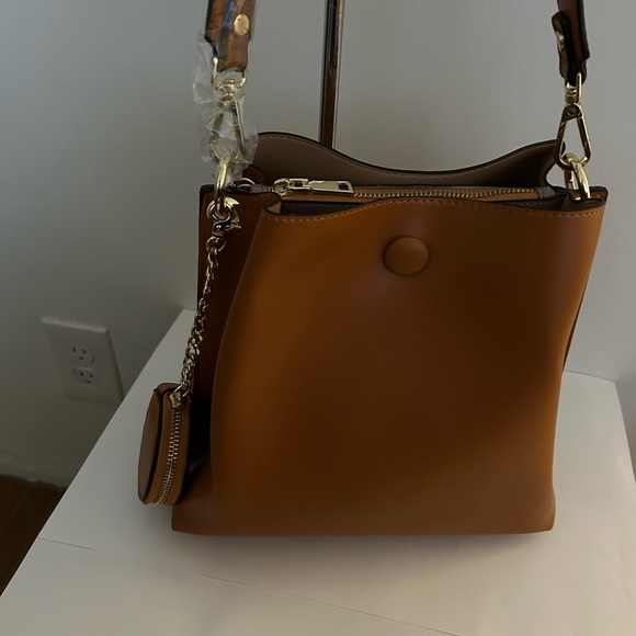 Shoulder bag with bonus coin wallet - Picture 2 of 7